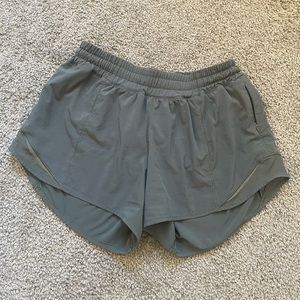 Lululemon Hotty Hot Short II 4”